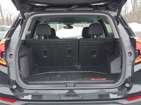 Used 2023 GMC Terrain SLE w/ Driver Convenience Package image 28