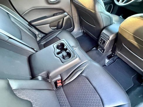 Used 2018 Jeep Compass Latitude w/ Popular Equipment Group FWD image 32