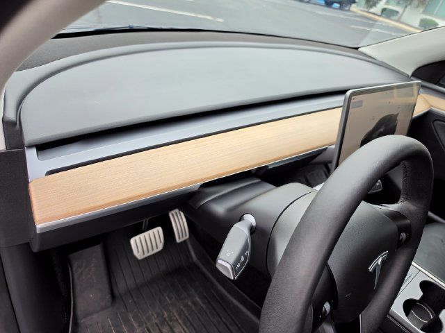 Used 2024 Tesla Model Y Performance AWD/4WD image 21