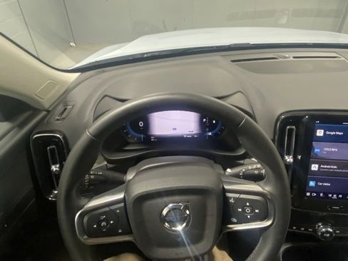 Certified 2025 Volvo XC40 B5 Core image 15