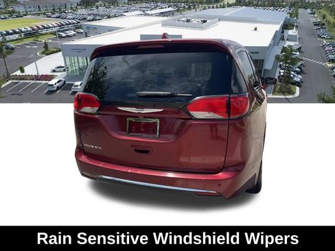 Used 2020 Chrysler Pacifica Touring w/ Advanced Safetytec Group FWD image 18