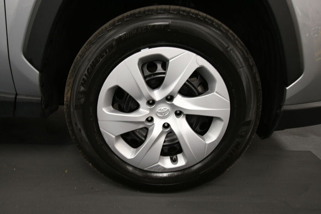 Certified 2025 Toyota RAV4 LE FWD image 29