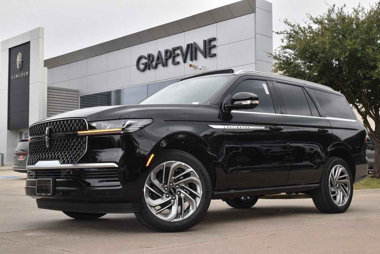 New 2027 Lincoln Navigator Reserve AWD/4WD image 1