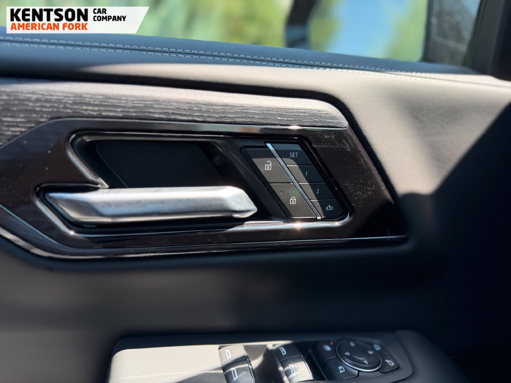 Used 2025 GMC Yukon AT4 Ultimate w/ LPO, Floor Liner Package AWD/4WD image 20