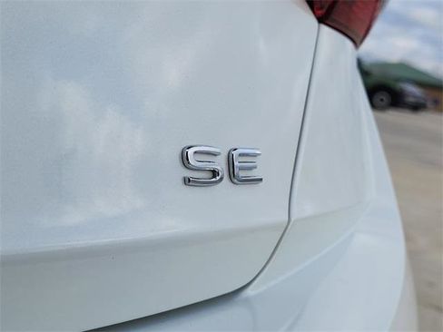 Certified 2023 Volkswagen Jetta SE image 4