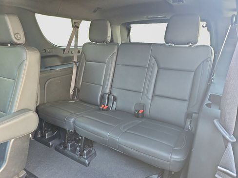Used 2024 Chevrolet Suburban Z71 w/ Luxury Package AWD/4WD image 25