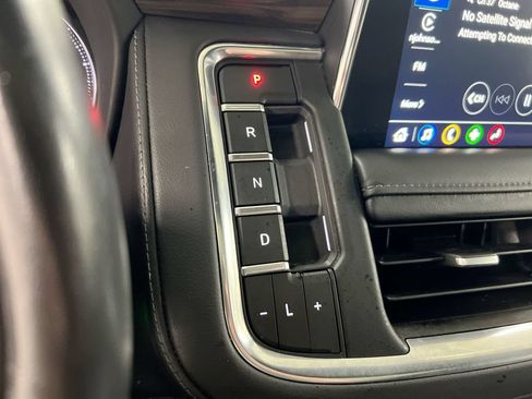 Used 2021 Chevrolet Suburban LT AWD/4WD image 17