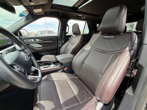 Used 2025 Ford Explorer Platinum w/ LUX Leather Package AWD/4WD image 26