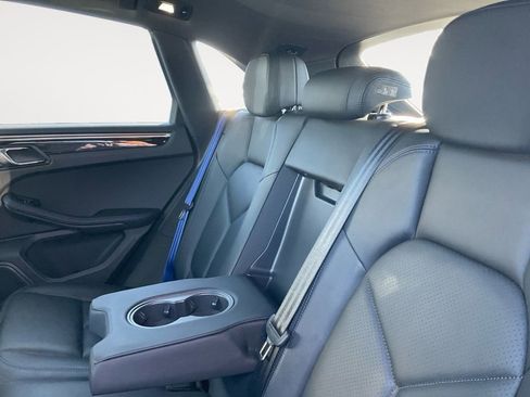 Used 2022 Porsche Macan image 30