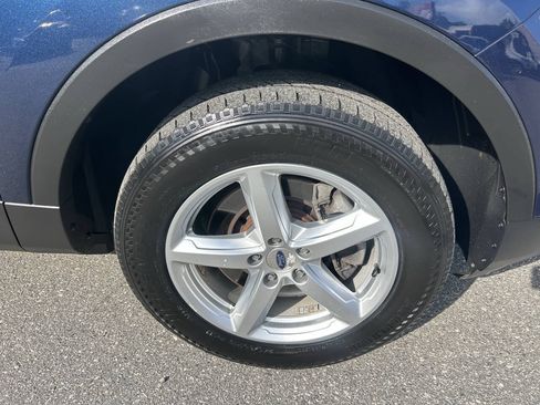 Used 2016 Ford Explorer XLT w/ Equipment Group 202A AWD/4WD image 13