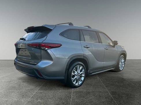 Used 2025 Toyota Highlander Limited image 7