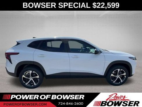Used 2024 Chevrolet Trax RS w/ Driver Confidence Package FWD image 9