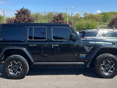 Used 2022 Jeep Wrangler Unlimited Rubicon 4xe w/ Cold Weather Group AWD/4WD image 9