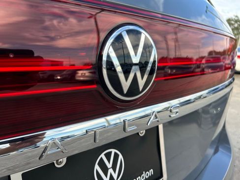 Used 2025 Volkswagen Atlas SE w/ Panoramic Sunroof Package image 52