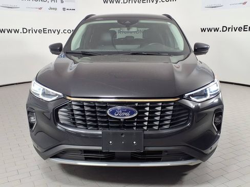Used 2023 Ford Escape Platinum AWD/4WD image 2