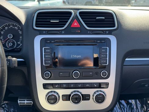 Used 2014 Volkswagen Eos FWD image 23