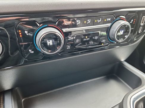 Used 2022 Chevrolet Silverado 1500 RST image 22