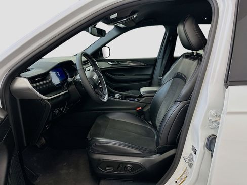 Used 2023 Jeep Grand Cherokee Altitude image 13