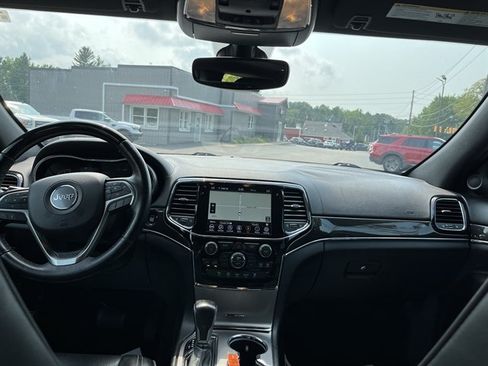 Used 2020 Jeep Grand Cherokee Overland AWD/4WD image 34