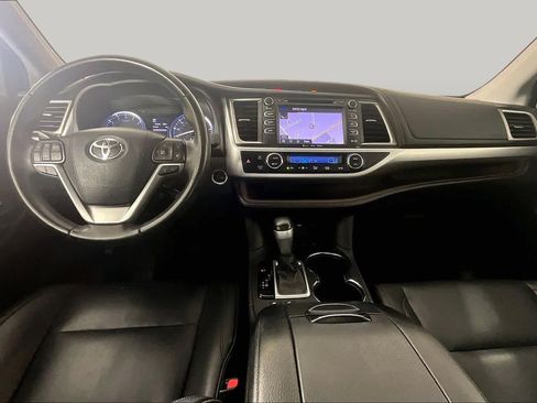Used 2019 Toyota Highlander XLE AWD/4WD image 15