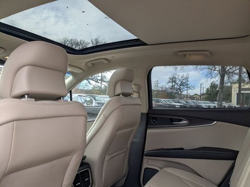Used 2019 Lincoln Nautilus Reserve image 23