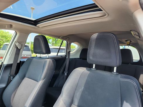 Used 2014 Toyota RAV4 XLE w/ Preferred Accessory Package AWD/4WD image 12