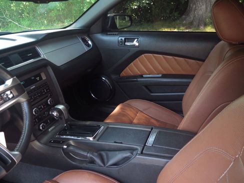 Used 2011 Ford Mustang GT Premium RWD image 12