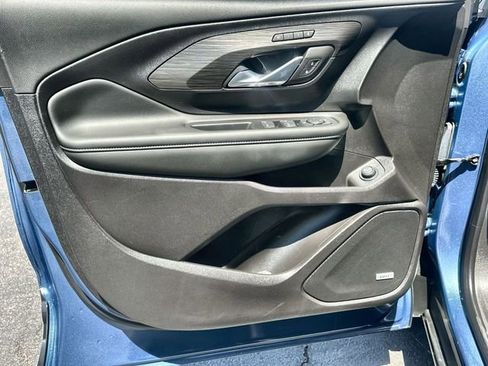 Used 2024 GMC Terrain SLT w/ Infotainment Package II image 23