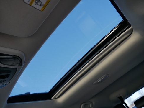 Used 2024 Subaru Outback Limited image 32