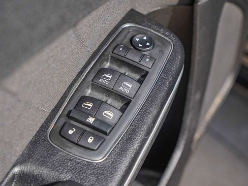 Used 2019 Dodge Charger SXT image 22