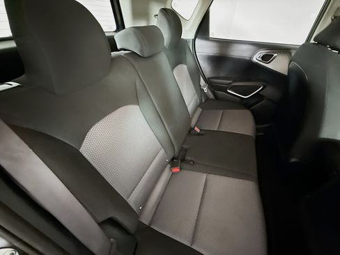 Used 2023 Kia Soul LX w/ LX Technology Package FWD image 32