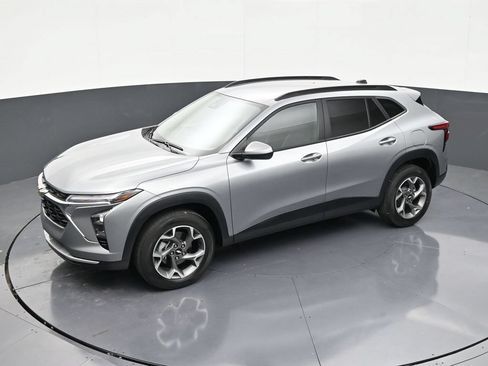 Used 2024 Chevrolet Trax LT w/ Driver Confidence Package FWD image 12