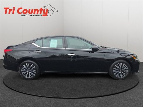 Used 2024 Nissan Altima 2.5 SV image 9