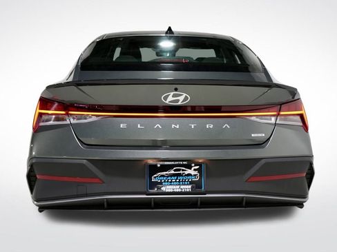 Used 2025 Hyundai Elantra SEL image 8