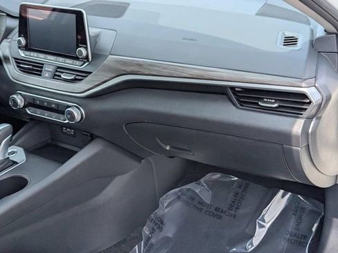 Used 2025 Nissan Altima 2.5 SV image 24