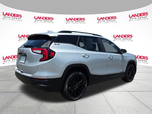 Used 2022 GMC Terrain SLE w/ Driver Convenience Package FWD image 3