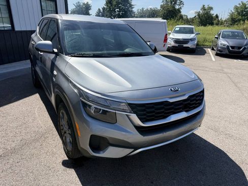 Used 2021 Kia Seltos LX AWD/4WD image 4