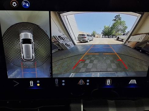 New 2026 Chevrolet Equinox LT w/ Convenience Package II FWD image 14