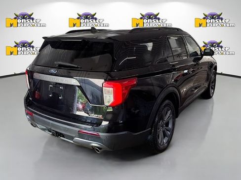 Used 2023 Ford Explorer XLT w/ XLT Sport Appearance Package AWD/4WD image 4
