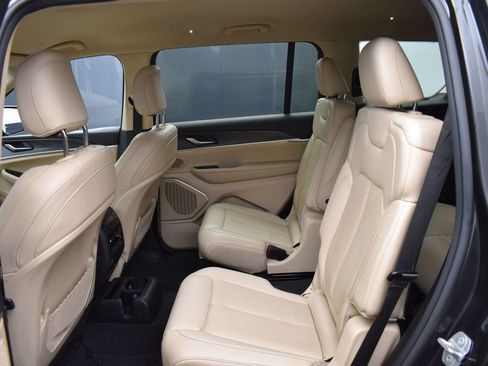 Used 2022 Jeep Grand Cherokee L Limited RWD image 12