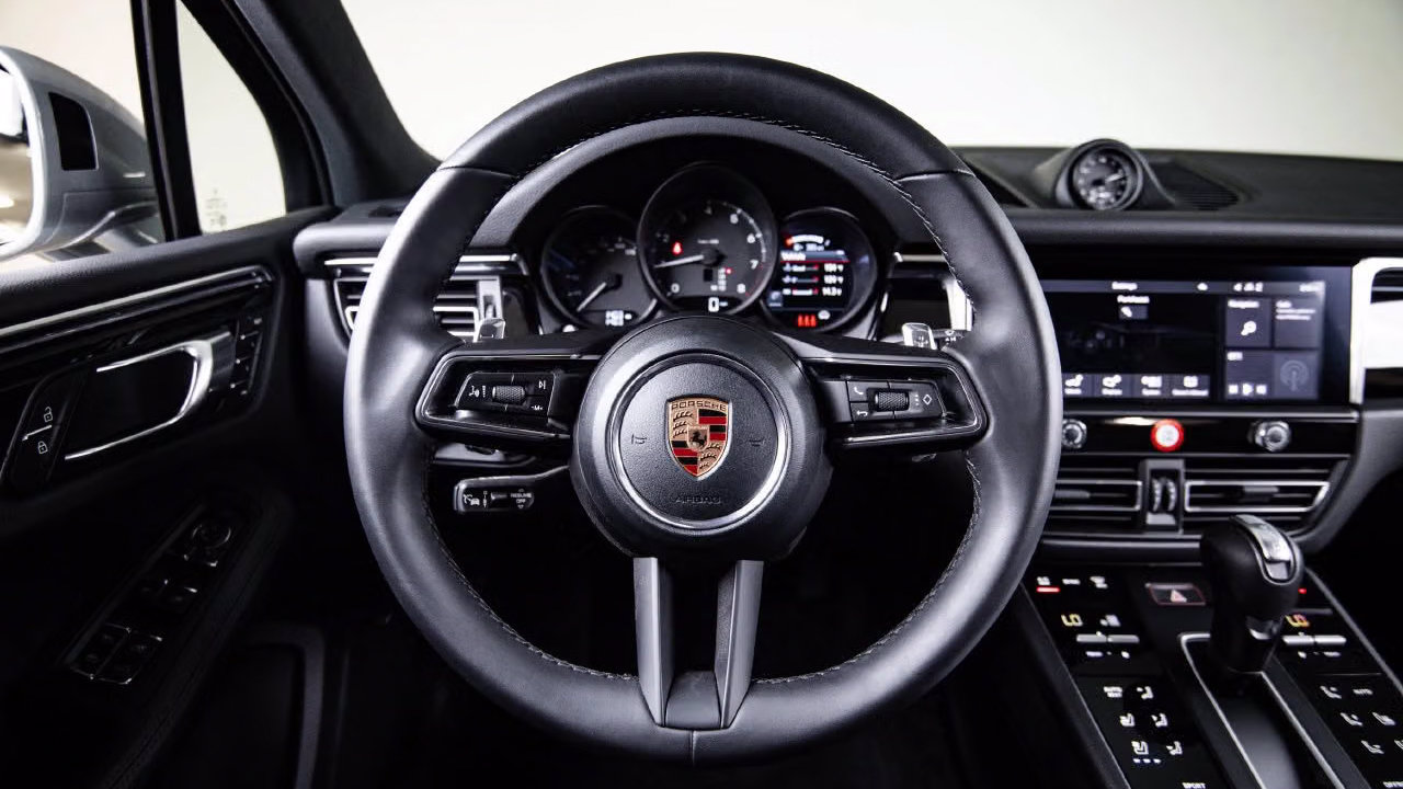 Certified 2026 Porsche Macan AWD/4WD image 26