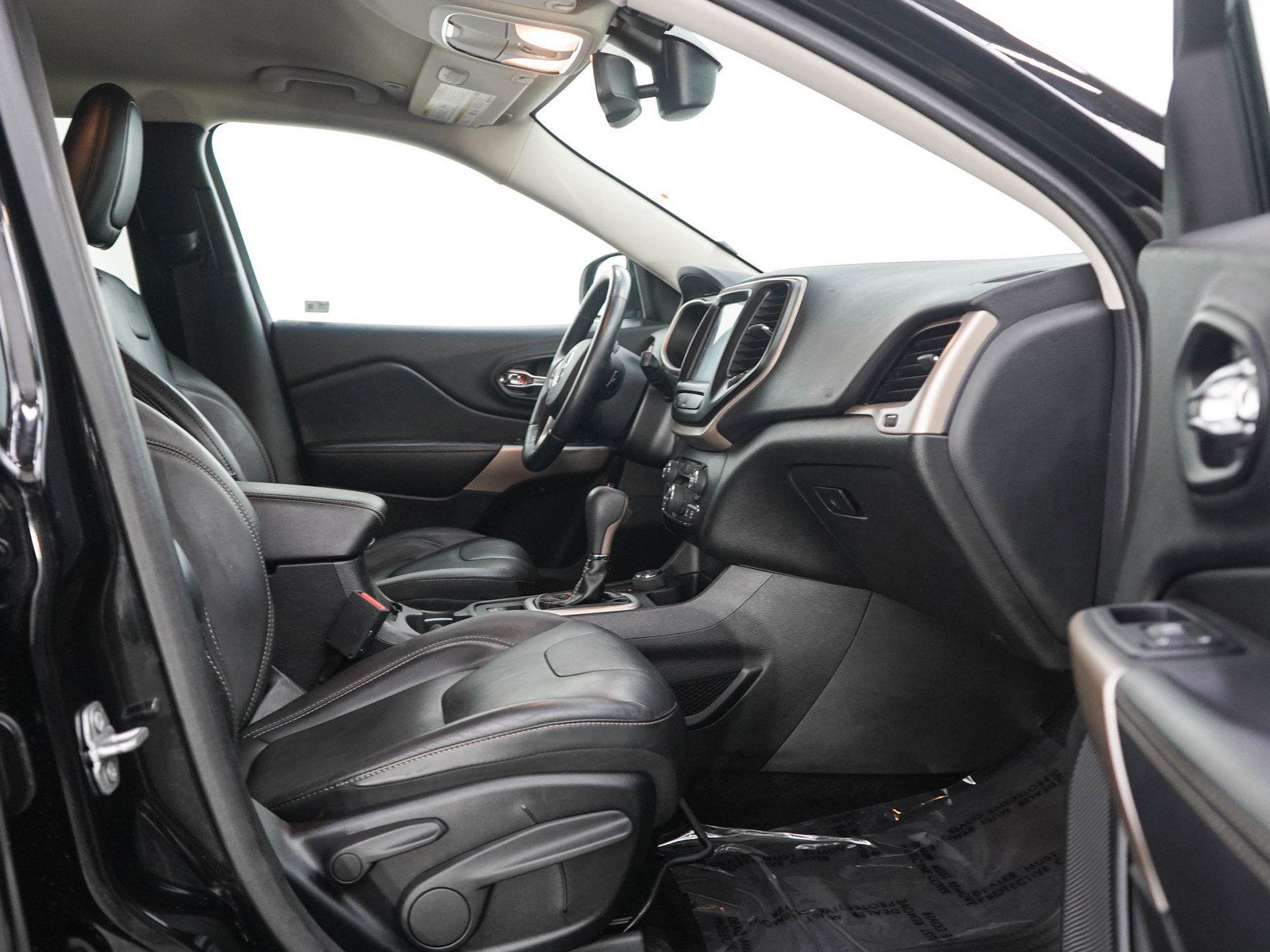 Used 2018 Jeep Cherokee Limited AWD/4WD image 11