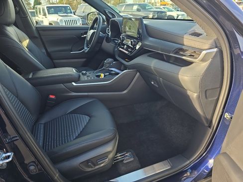New 2026 Toyota Highlander XSE image 18