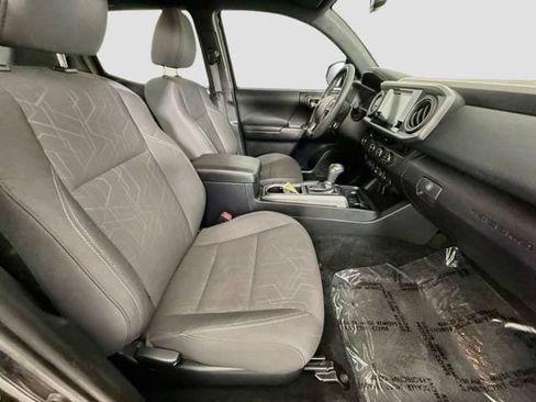 Certified 2018 Toyota Tacoma TRD Sport w/ Technology Package RWD image 28