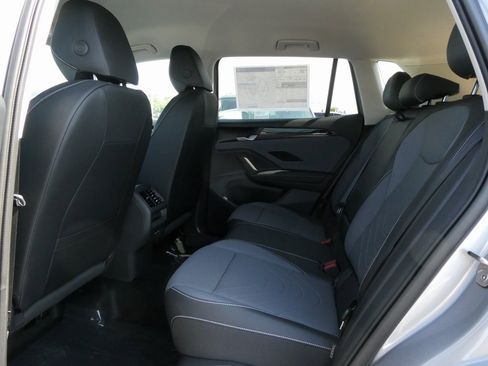 New 2025 Volkswagen Tiguan SE image 32