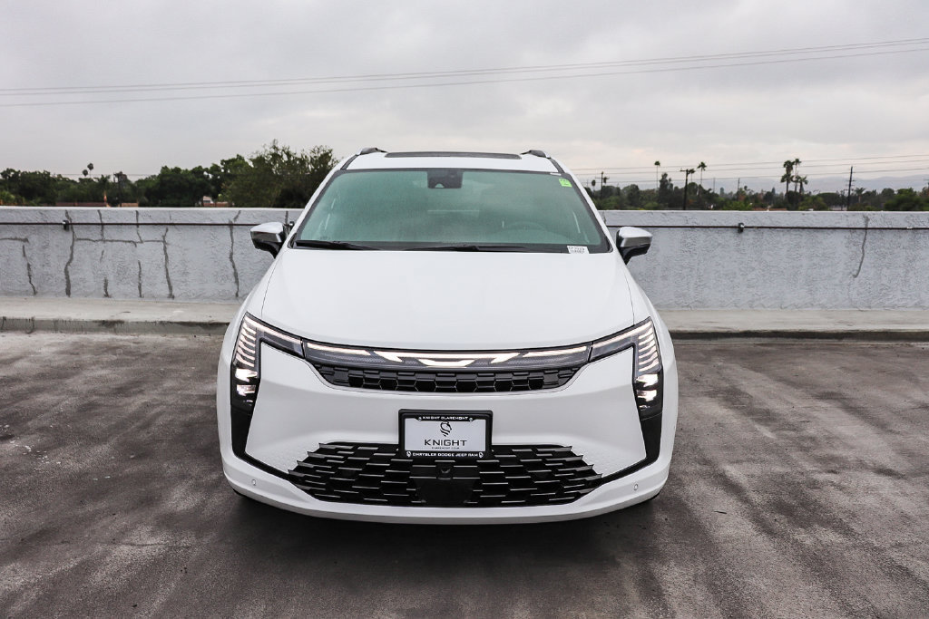 New 2027 Chrysler Pacifica Pinnacle AWD/4WD image 3