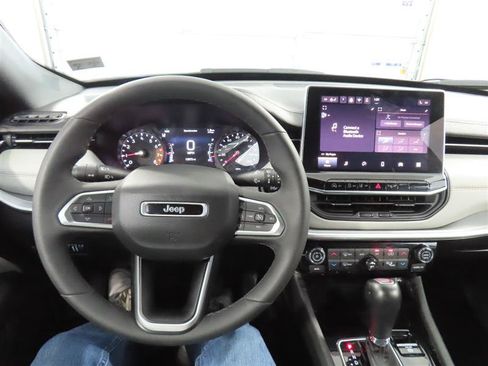 Used 2025 Jeep Compass Limited AWD/4WD image 21