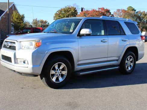 Used 2011 Toyota 4Runner SR5 image 2