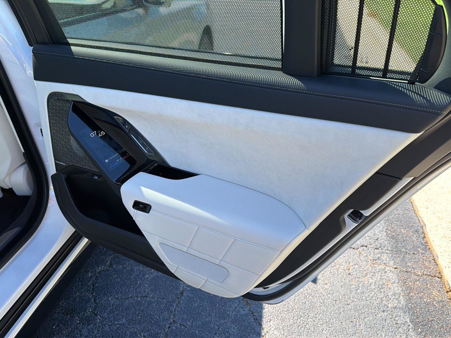 New 2027 BMW 740i RWD image 17