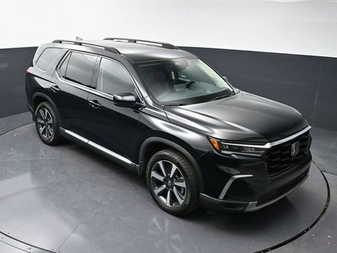 Certified 2025 Honda Pilot Touring image 33